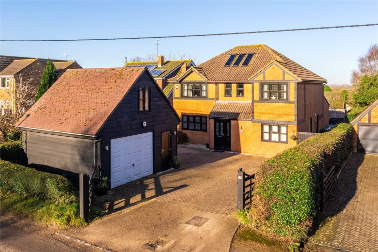 Click the photo for more details of Lower Icknield Way, Chinnor, OX39