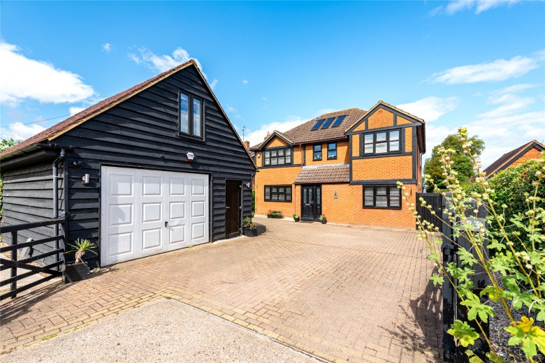 Click the photo for more details of Lower Icknield Way, Chinnor, OX39