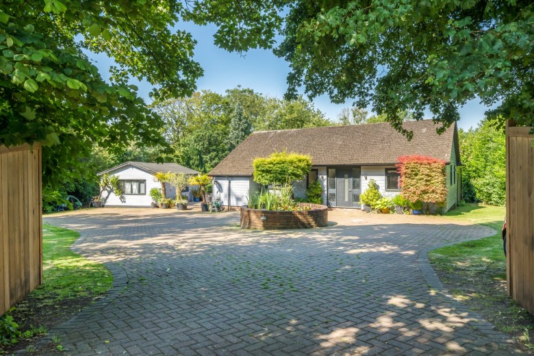 Click the photo for more details of Grubbins Lane, Speen, HP27