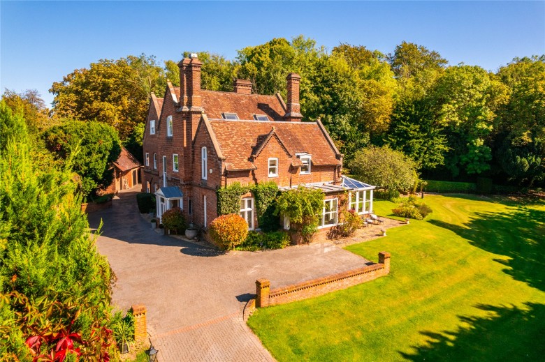 Click the photo for more details of Risborough Road, Great Kimble, HP17