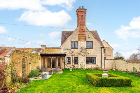 Click the photo for more details of Scotsgrove, Thame, OX9