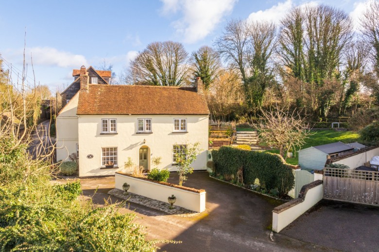Click the photo for more details of Summerleys Road, Princes Risborough, HP27