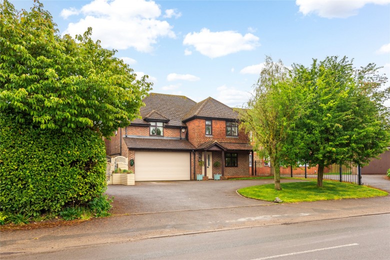 Click the photo for more details of Lower Icknield Way, Chinnor, OX39
