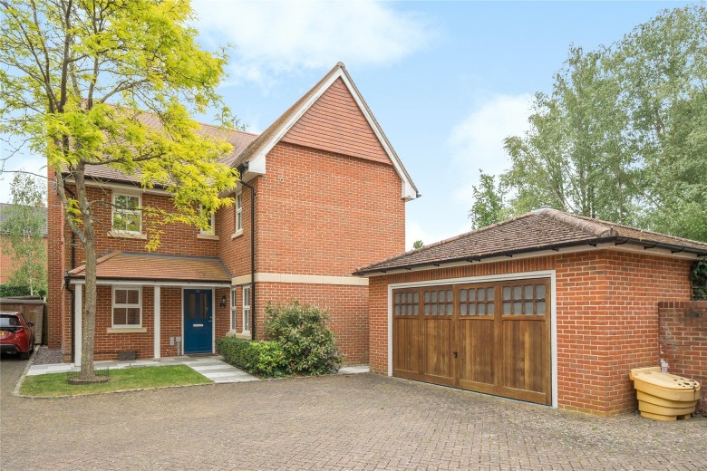 Click the photo for more details of Old Union Way, Thame, OX9