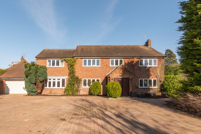 Click the photo for more details of Manor Farm Close, Stone, HP17