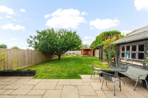 Click the photo for more details of Lower Icknield Way, Longwick, HP27