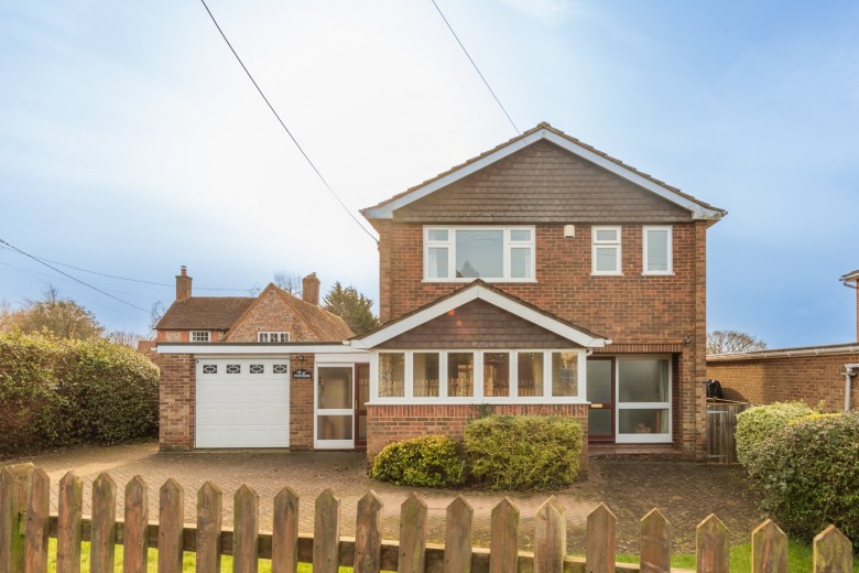 Click the photo for more details of Flowers Bottom Lane, Speen, HP27