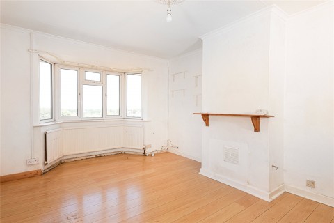 Click the photo for more details of Oak Road, Princes Risborough, HP27