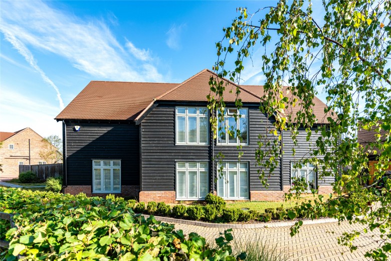 Click the photo for more details of Sportsmans Way, Longwick, HP27