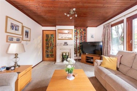 Click the photo for more details of Hayes Road, Deanshanger, MK19