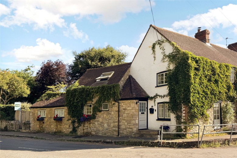 Click the photo for more details of Lower Weald, Calverton, MK19