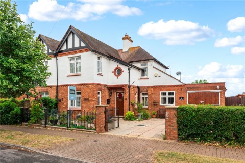 Click the photo for more details of Egmont Avenue, Stony Stratford, MK11