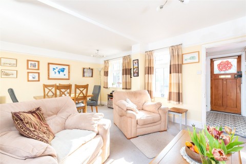 Click the photo for more details of Egmont Avenue, Stony Stratford, MK11