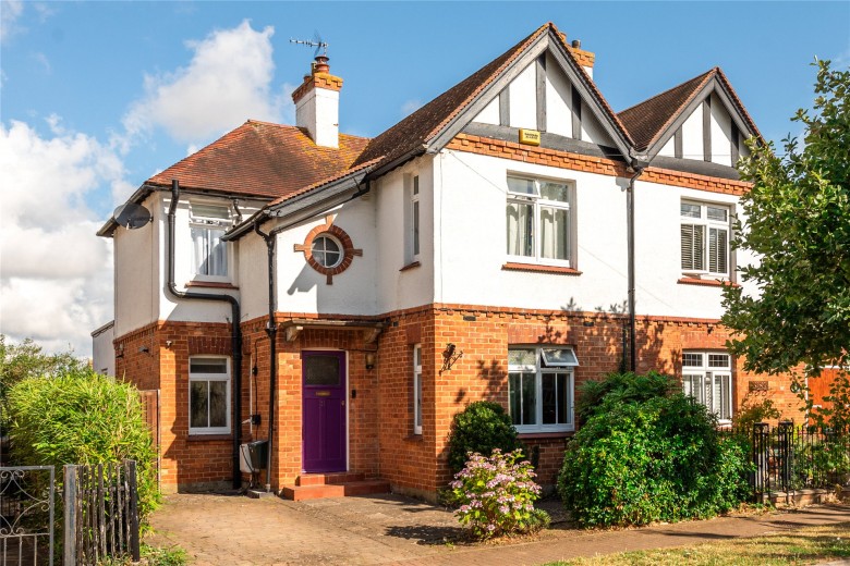 Click the photo for more details of Egmont Avenue, Stony Stratford, MK11
