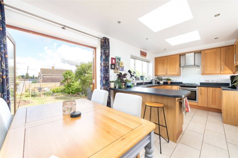 Click the photo for more details of Egmont Avenue, Stony Stratford, MK11