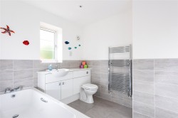Images for Wreschner Close, Deanshanger, MK19