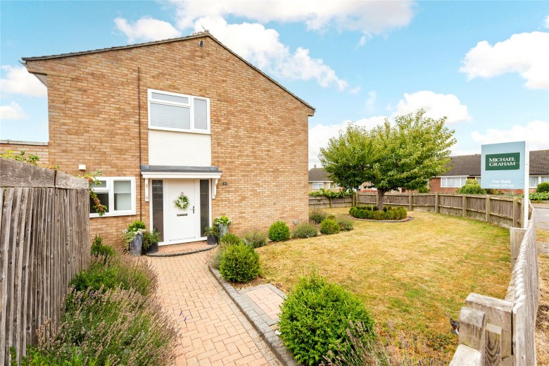 Click the photo for more details of High View, Deanshanger, MK19