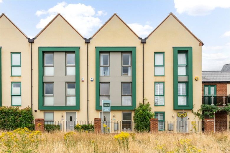 Click the photo for more details of Barrosa Way, Whitehouse, MK8