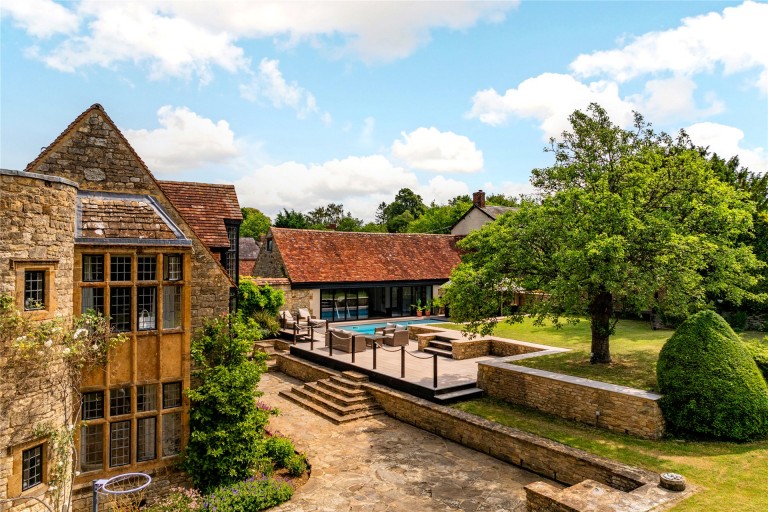 Images for Bell Lane, Syresham, NN13