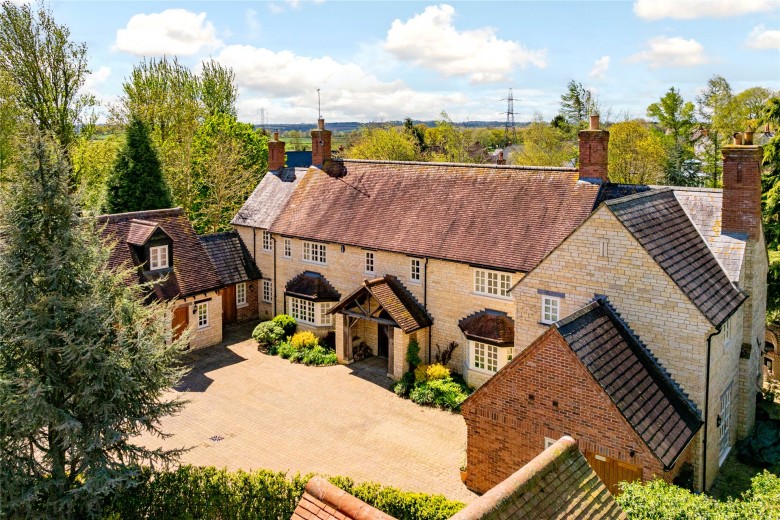 Click the photo for more details of Main Road, Shutlanger, NN12