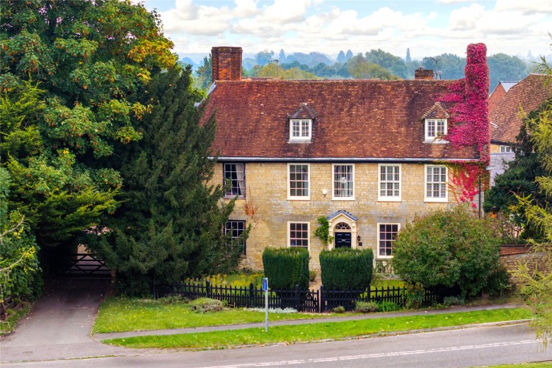 Click the photo for more details of The Green, Deanshanger, MK19