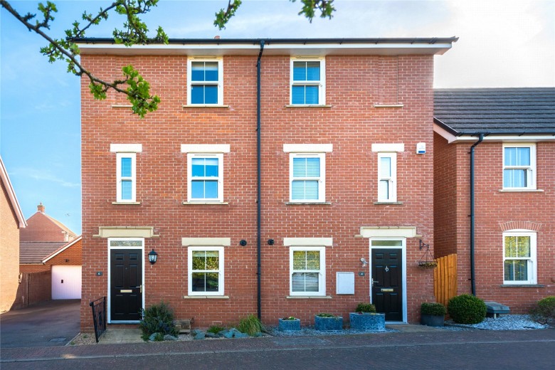 Click the photo for more details of Kiln Drive, Woburn Sands, MK17