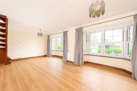 Click the photo for more details of Tebworth Road, Wingfield, LU7