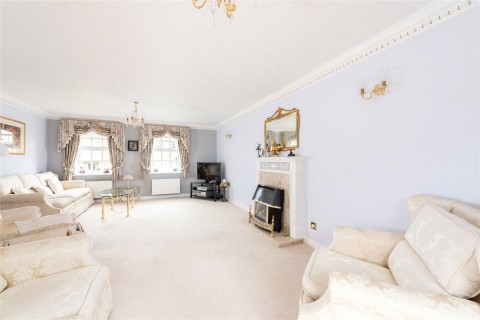 Click the photo for more details of Hayton Close, Luton, LU3