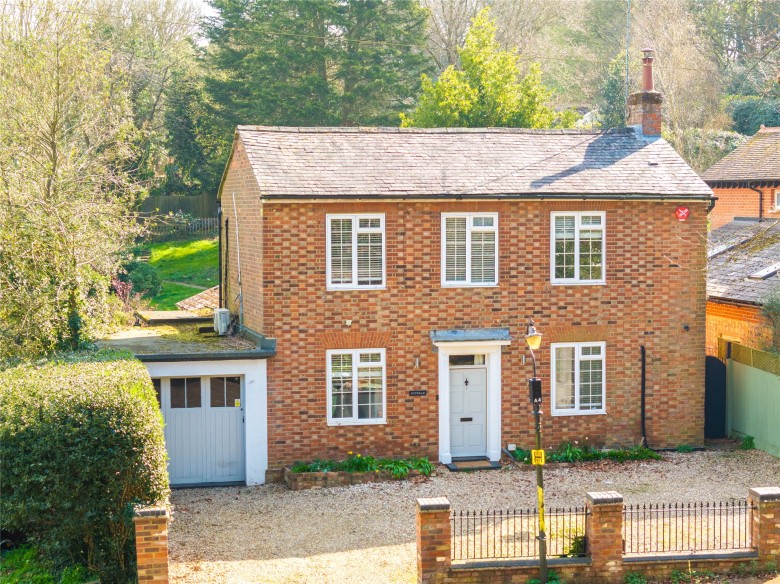 Click the photo for more details of Woburn Lane, Aspley Guise, MK17